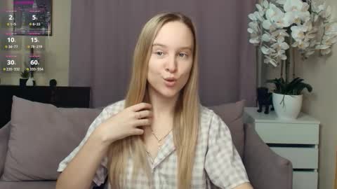 Snapshot of nicolavanderbie chatting on 12/20/25, 07:32 Nicoletta online show from 12/20/25, 07:32