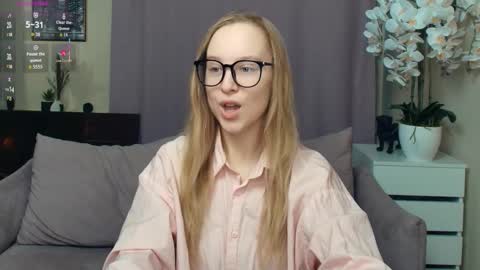 Snapshot of nicolavanderbie chatting on 12/21/25, 07:10 Nicoletta online show from 12/21/25, 07:10