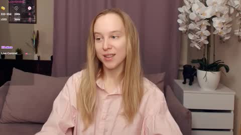 Snapshot of nicolavanderbie chatting on 02/08/26, 07:06 Nicoletta online show from 02/08/26, 07:06