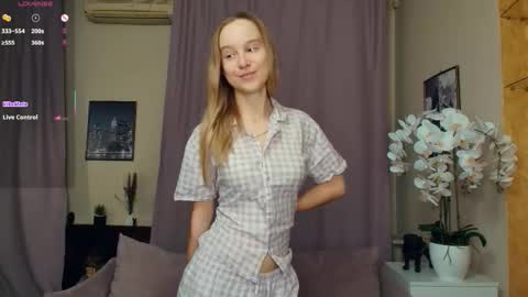 Snapshot of nicolavanderbie chatting on 02/12/26, 07:09 Nicoletta online show from 02/12/26, 07:09