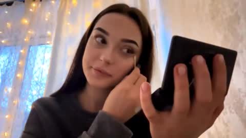 Snapshot of nicolbenoit chatting on 03/08/26, 01:48 Nelly online show from 03/08/26, 01:48