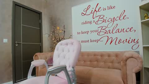 Snapshot of nicole___19 chatting on 12/17/24, 08:32 Nico online show from 12/17/24, 08:32