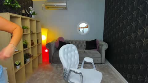 Snapshot of nicole___19 chatting on 01/08/25, 06:20 Nico online show from 01/08/25, 06:20