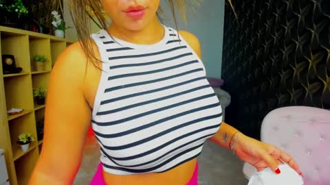 Snapshot of nicole___19 chatting on 01/16/25, 01:37 Nico online show from 01/16/25, 01:37