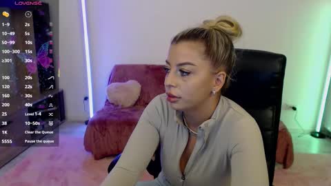 Snapshot of nicole___19 chatting on 09/20/25, 04:41 Nico online show from 09/20/25, 04:41