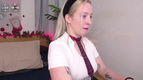 Snapshot of nicole__aniston__ chatting on 01/04/25, 06:30 Nicole online show from 01/04/25, 06:30