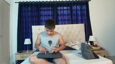 Snapshot of nicole_adam_ms chatting on 12/28/24, 01:17 Nicole Adam online show from 12/28/24, 01:17