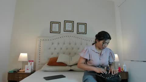 Snapshot of nicole_adam_ms chatting on 02/19/25, 12:33 Nicole Adam online show from 02/19/25, 12:33