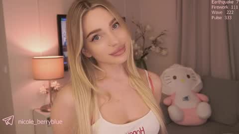 Snapshot of nicole_blueberry chatting on 06/01/26, 10:33 Nicole online show from 06/01/26, 10:33