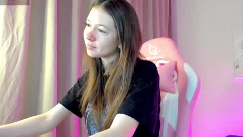 Snapshot of nicole_charm chatting on 01/07/25, 12:55 GMT7TueWedThSu 0300am-0900am. Sa 1000am-0400pm online show from 01/07/25, 12:55