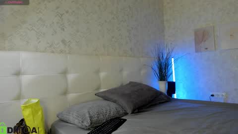 Snapshot of nicole_charm chatting on 10/14/25, 08:20 GMT7TueWedThSu 0300am-0900am. Sa 1000am-0400pm online show from 10/14/25, 08:20