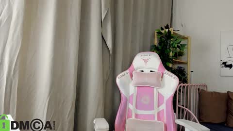 Snapshot of nicole_charm chatting on 10/30/25, 08:09 GMT7TueWedThSu 0300am-0900am. Sa 1000am-0400pm online show from 10/30/25, 08:09