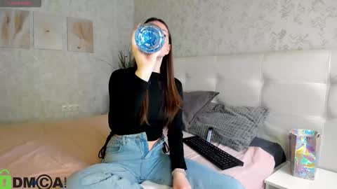 Snapshot of nicole_charm chatting on 11/13/25, 04:39 GMT7TueWedThSu 0300am-0900am. Sa 1000am-0400pm online show from 11/13/25, 04:39