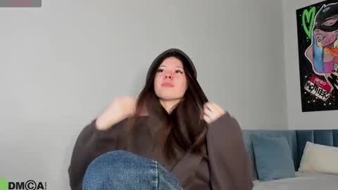 Snapshot of nicole_charm chatting on 12/18/25, 11:44 GMT7TueWedThSu 0300am-0900am. Sa 1000am-0400pm online show from 12/18/25, 11:44