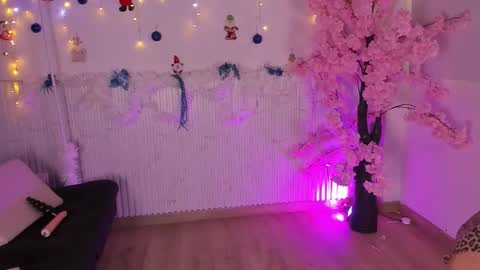 nicole_diaz7 online show from 12/18/25, 01:06