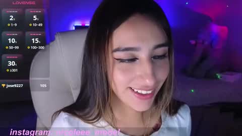 Nicole online show from 09/21/25, 09:00