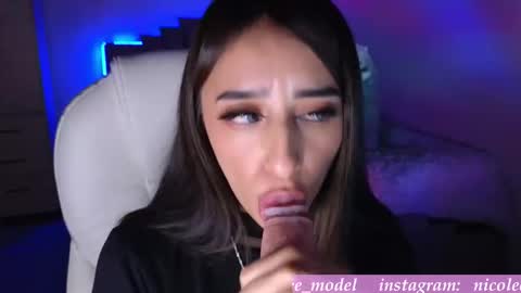 Nicole online show from 12/05/25, 06:11