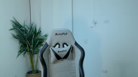 Snapshot of nicole_lushh chatting on 11/16/25, 02:50 nicole_lushh online show from 11/16/25, 02:50