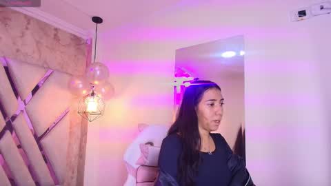 Snapshot of nicole_samantha chatting on 09/29/25, 12:43 Samantha online show from 09/29/25, 12:43