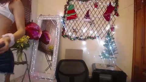 Nicole Santana online show from 11/24/25, 09:14