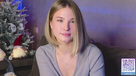 Snapshot of nicole_w00 chatting on 12/19/24, 04:35 Nicole online show from 12/19/24, 04:35