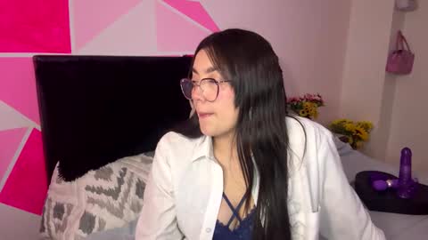 Snapshot of nicole_wc chatting on 09/27/25, 04:28 Nicole online show from 09/27/25, 04:28