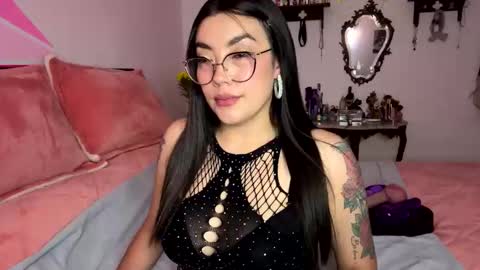 Snapshot of nicole_wc chatting on 09/30/25, 04:39 Nicole online show from 09/30/25, 04:39