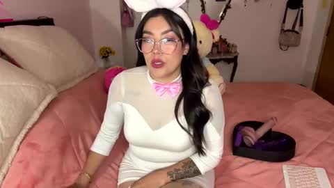 Snapshot of nicole_wc chatting on 10/20/25, 04:24 Nicole online show from 10/20/25, 04:24