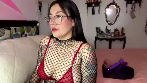 Snapshot of nicole_wc chatting on 11/20/25, 03:45 Nicole online show from 11/20/25, 03:45