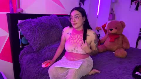 Snapshot of nicole_wc chatting on 12/05/25, 04:43 Nicole online show from 12/05/25, 04:43