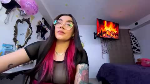 Nicole online show from 04/17/26, 05:43