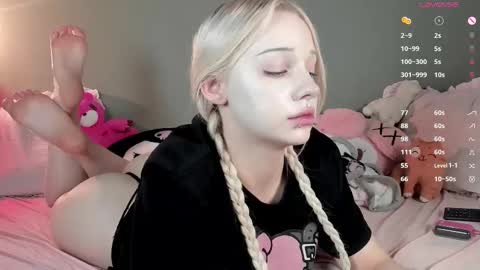 Mary online show from 10/29/25, 01:02