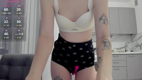 nicoledolla online show from 11/01/25, 12:12