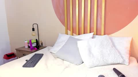 N i c o l e  online show from 02/21/26, 08:10