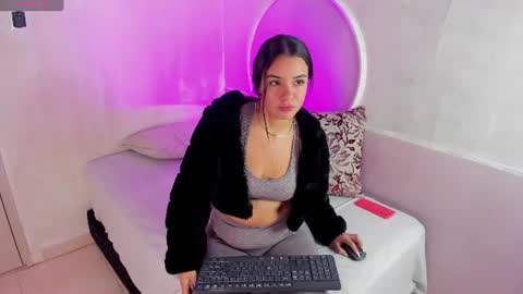 Snapshot of nicolee_blair chatting on 06/27/26, 12:22 Nicole online show from 06/27/26, 12:22