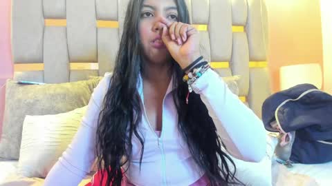 nicolee_fisherr online show from 04/10/26, 06:18