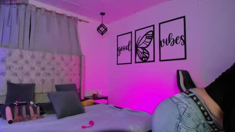 nicolee millerr online show from 04/14/26, 12:22