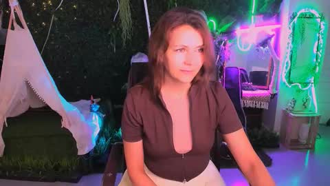 Snapshot of nicolehits chatting on 11/28/25, 05:32 nicolehits online show from 11/28/25, 05:32