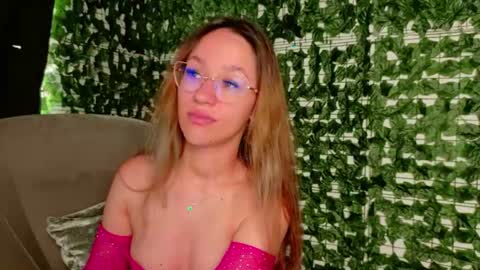 nicoleirisxxx online show from 06/22/26, 05:59