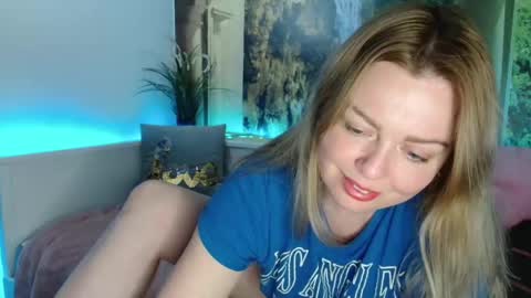 Snapshot of nicolelinharts chatting on 12/30/24, 11:28 Birthday online show from 12/30/24, 11:28