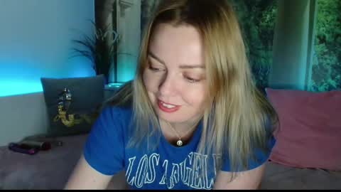 Snapshot of nicolelinharts chatting on 01/01/25, 09:41 Birthday online show from 01/01/25, 09:41