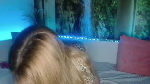 Snapshot of nicolelinharts chatting on 01/25/25, 03:52 Birthday online show from 01/25/25, 03:52