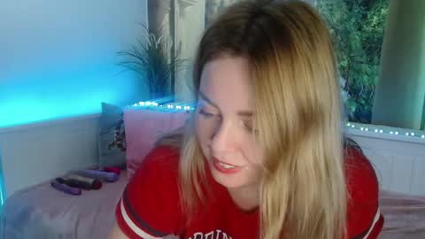 Snapshot of nicolelinharts chatting on 01/28/25, 12:26 Birthday online show from 01/28/25, 12:26