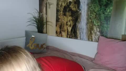 Snapshot of nicolelinharts chatting on 02/07/25, 11:13 Birthday online show from 02/07/25, 11:13