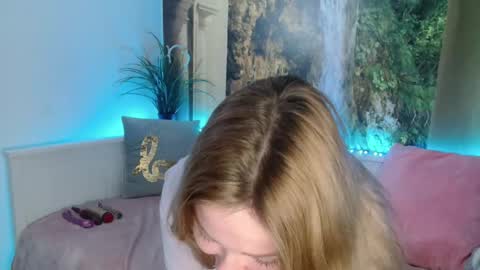 Snapshot of nicolelinharts chatting on 02/09/25, 05:22 Birthday online show from 02/09/25, 05:22