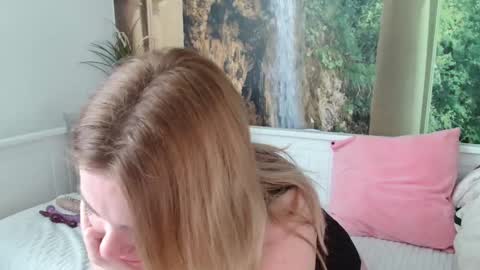 Snapshot of nicolelinharts chatting on 03/03/25, 02:59 Birthday online show from 03/03/25, 02:59