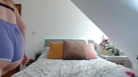 Snapshot of nicolelinharts chatting on 10/21/25, 09:43 Birthday online show from 10/21/25, 09:43