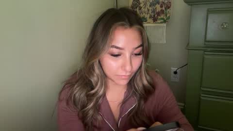 Snapshot of nicolelovesyou444 chatting on 10/31/25, 05:03 nicolelovesyou444 online show from 10/31/25, 05:03