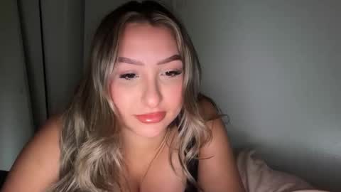 Snapshot of nicolelovesyou444 chatting on 11/19/25, 01:33 nicolelovesyou444 online show from 11/19/25, 01:33