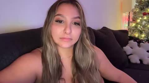 Snapshot of nicolelovesyou444 chatting on 12/17/25, 05:30 nicolelovesyou444 online show from 12/17/25, 05:30